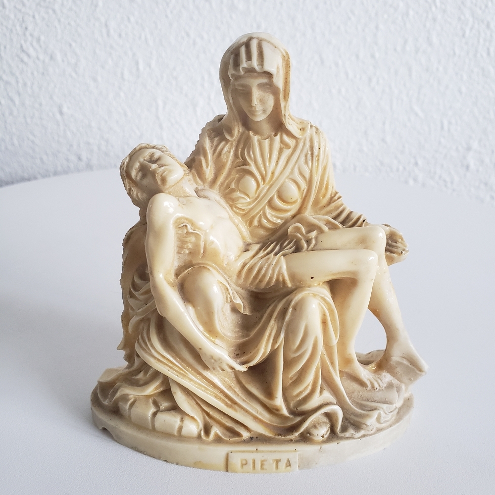 Vintage Michelangelo Pieta Сomposite Sculpture Figurine  .Made In Italy ?